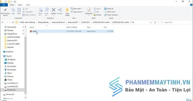 Copy file Acad trong thư mục crack đã được giải nén trước đó